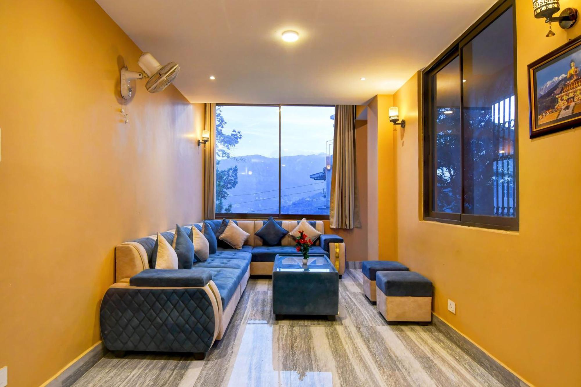 Super Townhouse Downtown Gangtok Hotel Exterior photo